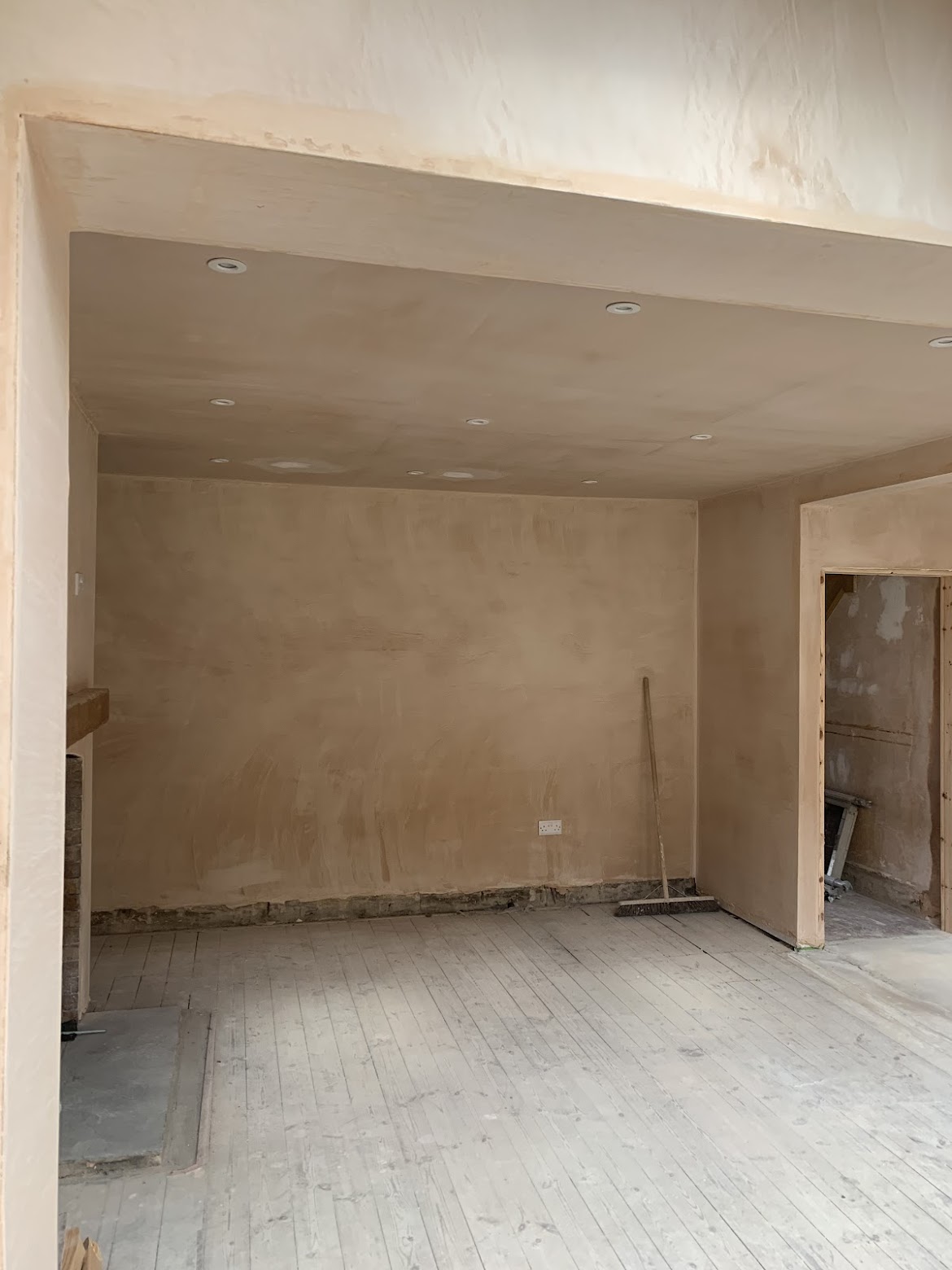Open-plan room plastering photo